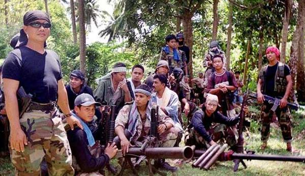 Kelompok Abu Sayyaf yang dikenal kejam saat memperlakukan sandera.