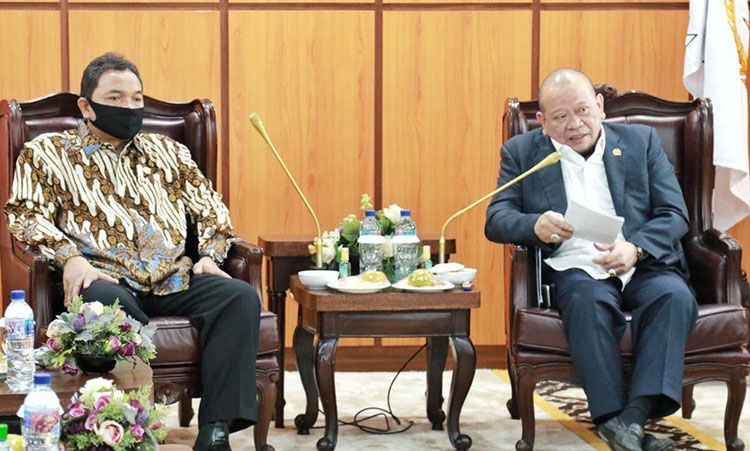 Ketua DPD RI LaNyalla bersama pimpinan BPK RI yang juga Auditor III Achsanul Qosasi.