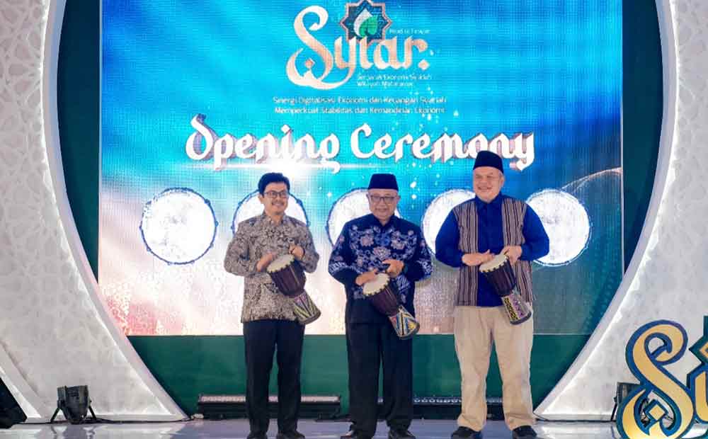 Pembukaan Semarak Ekonomi Syariah Wilayah Mataraman (Syiar) 2025 oleh Kantor Perwakilan Bank Indonesia (BI) Kediri di Alun-Alun Kanigoro, Kabupaten Blitar. (Ist)