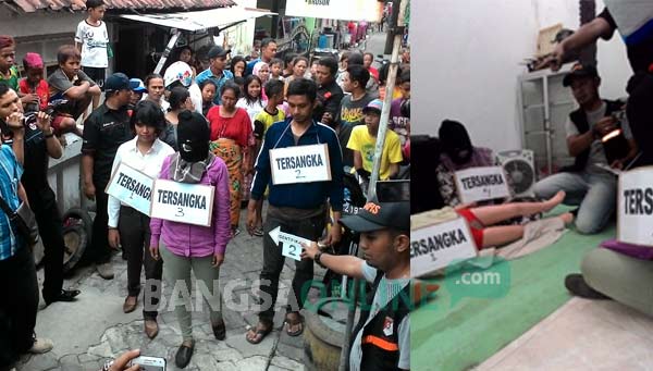 Beberapa adegan saat diperagakan 4 tersangka. foto: ekoyono/ BANGSAONLINE