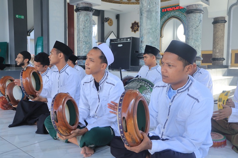 Para WBP saat mengikuti latihan Hadroh di Masjid At-Taubah Lapas Pemuda Madiun