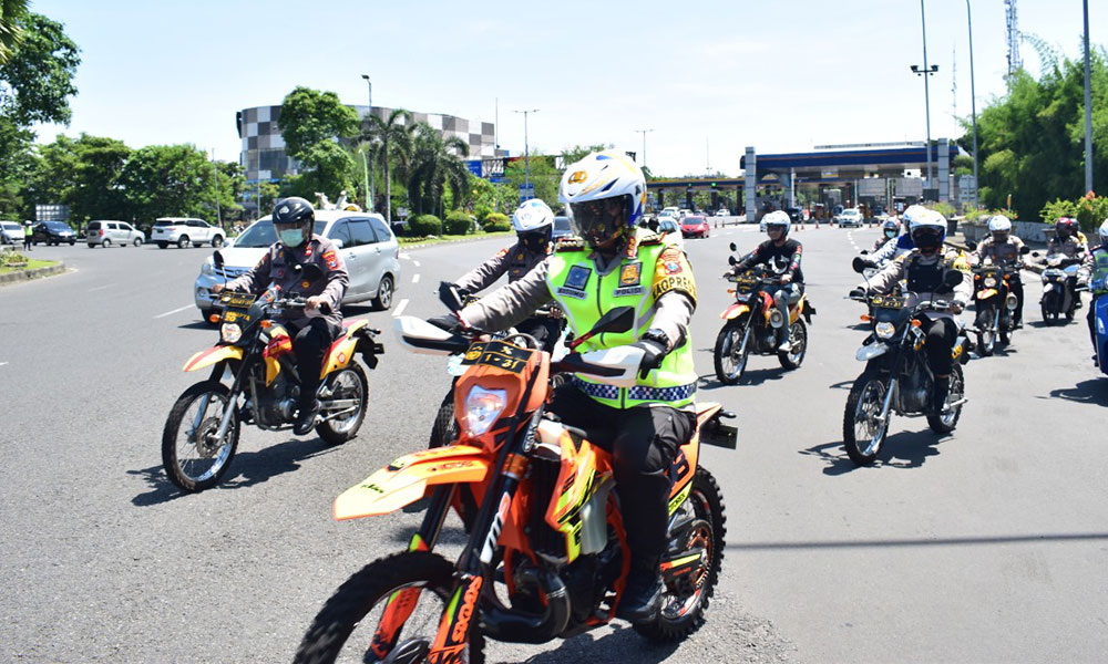 Kapolresta Sidoarjo Kombes Pol Kusumo Wahyu Bintoro memantau Objek Wisata Bahari Tlocor saat libur Hari Raya Idul Fitri 1443H/2022. foto: CATUR ANDY/ BANGSAONLINE