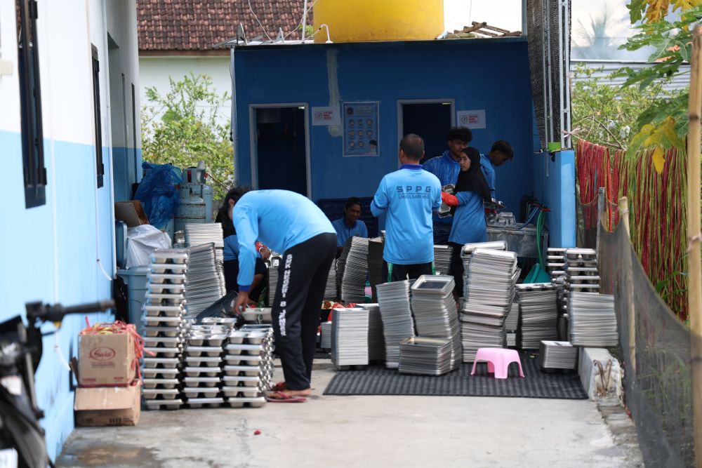 Satgas MBG saat memeriksa SPPG Umbulsari
