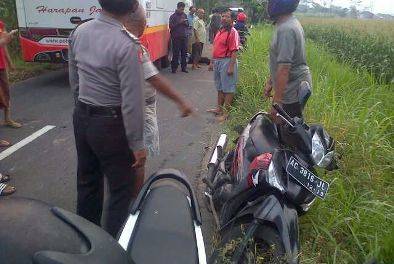 Lokasi kecelakaan yang menewaskan seorang anggota polisi. (foto: dendi martoni/BANGSAONLINE)