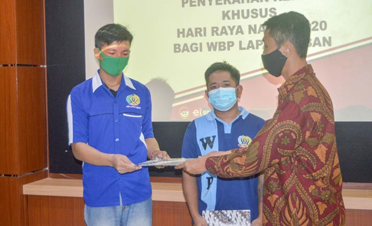 Berperilaku Baik Saat di Tahanan, 2 Napi Lapas Tuban Dapat Remisi Natal