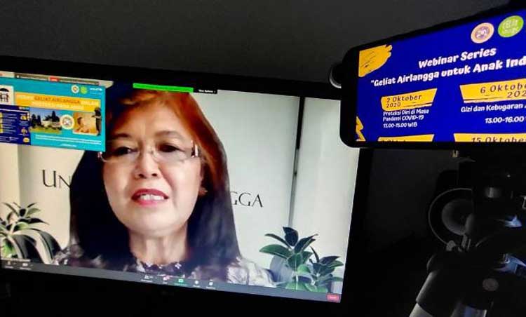 Dr. Nyoman Anita Damayanti, drg., M.S., Person in charge (PIC) Gerakan Peduli Ibu dan Anak Sehat Membangun Generasi Cemerlang Berbasis Keluarga (Geliat) Universitas Airlangga Surabaya, saat menjadi pemateri pada pendampingan PAUD di Kota Surabaya secara daring. foto: mida/ bangsaonline.com