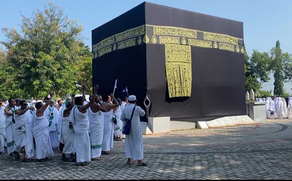 Manasik haji dan umroh di Lapangan Graha Sandia, Kecamatan Merakurak, Kamis (2/4/2024).