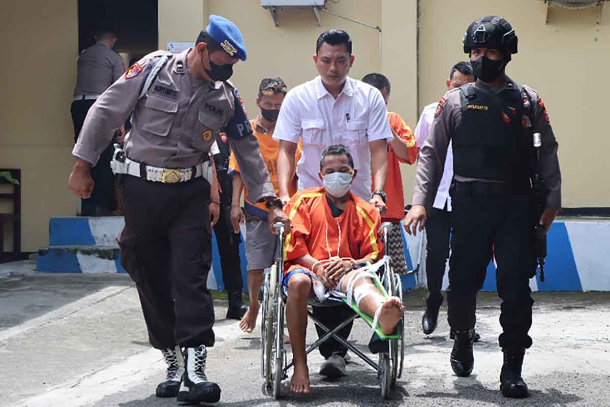 Pelaku pencurian motor di Ngawi saat ditangkap petugas.