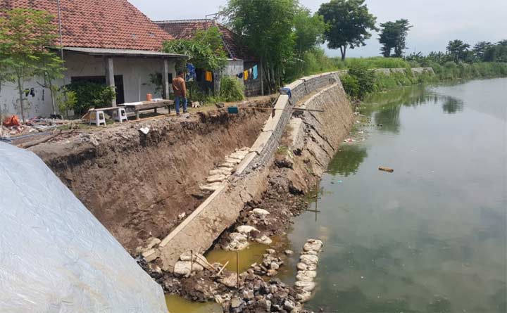 Kondisi plengsengan di Dusun Satak, Desa Manaruwi Kec. Bangil.