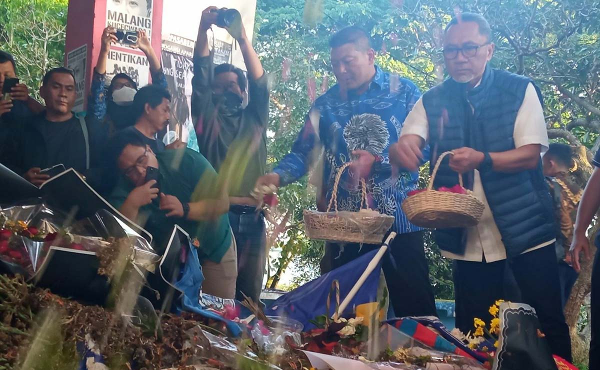 Kunker ke Malang, Zulkifli Hasan Doakan Korban Meninggal Tragedi Kanjuruhan