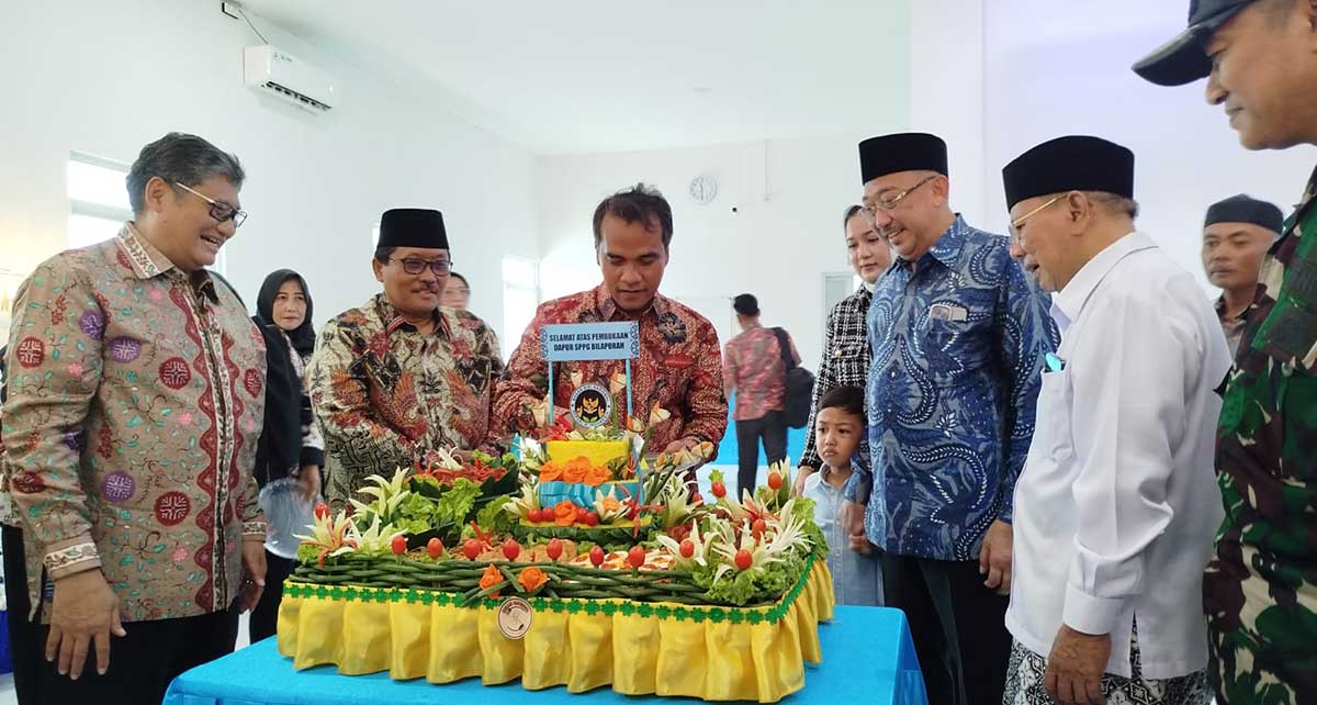 Bupati Bangkalan, Lukman Hakim, saat peresmian Dapur SPPG Desa Bilaporah 001, Kecamatan Socah.