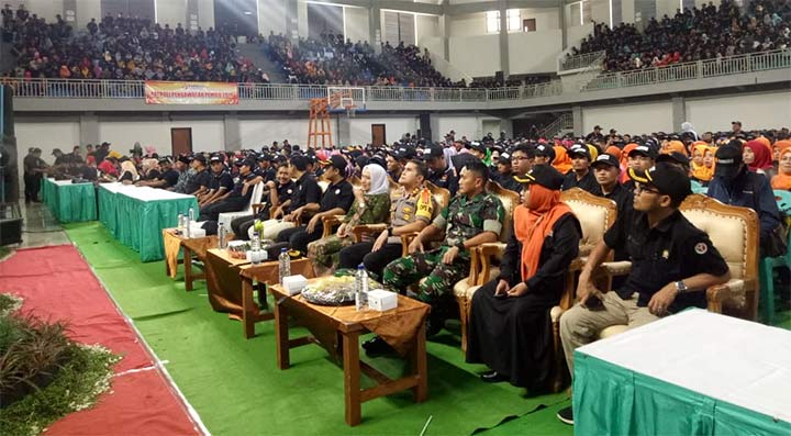 Gedung Olahraga (GOR) Dabonsia dipadati ribuan petugas pengawas pemilu yang mengikuti Apel Siaga Patroli Pengawasan Pemilu 2019.