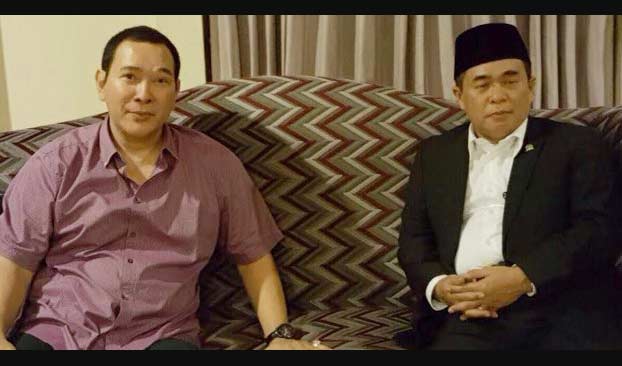 Tommy Soeharto saat menerima kedatangan Ade Komarudin.