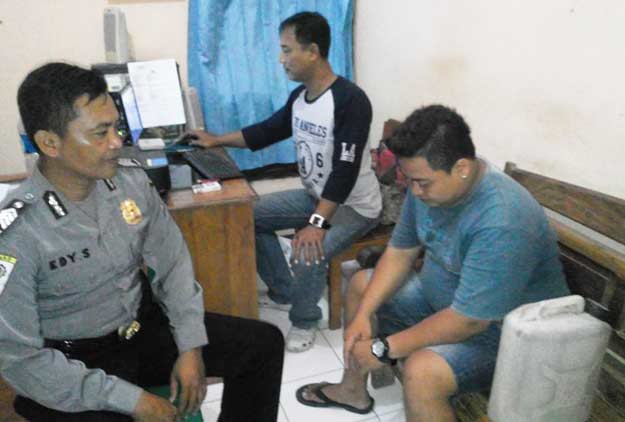 Pengedar miras yang diamankan oleh petugas Polsek Pangkur.