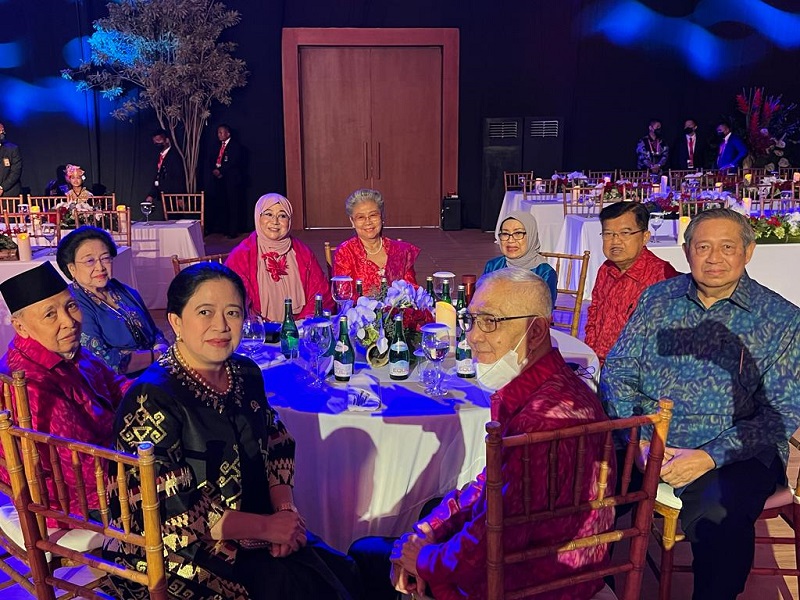 Jokowi Jelaskan Alasan Tamu KTT G20 Memakai Batik Tulis Pada Laman Instagram Pribadinya