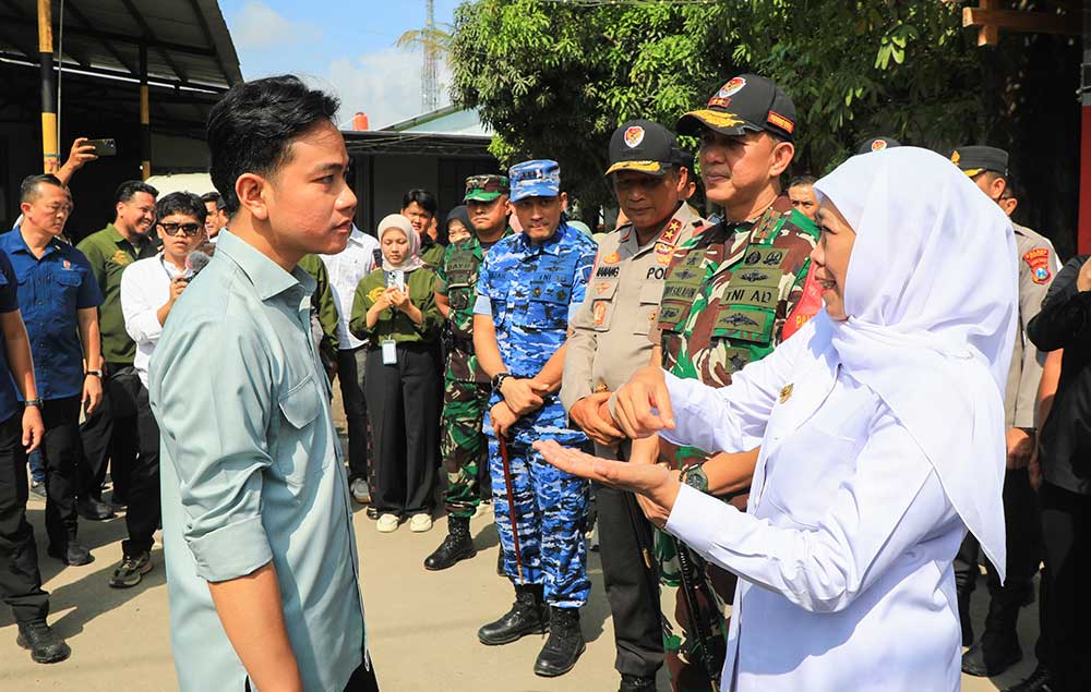 Gubernur Jatim Khofifah saat memaparkan produktivitas padi di Ngawi kepada Wapres RI Gibran Rakabuming.