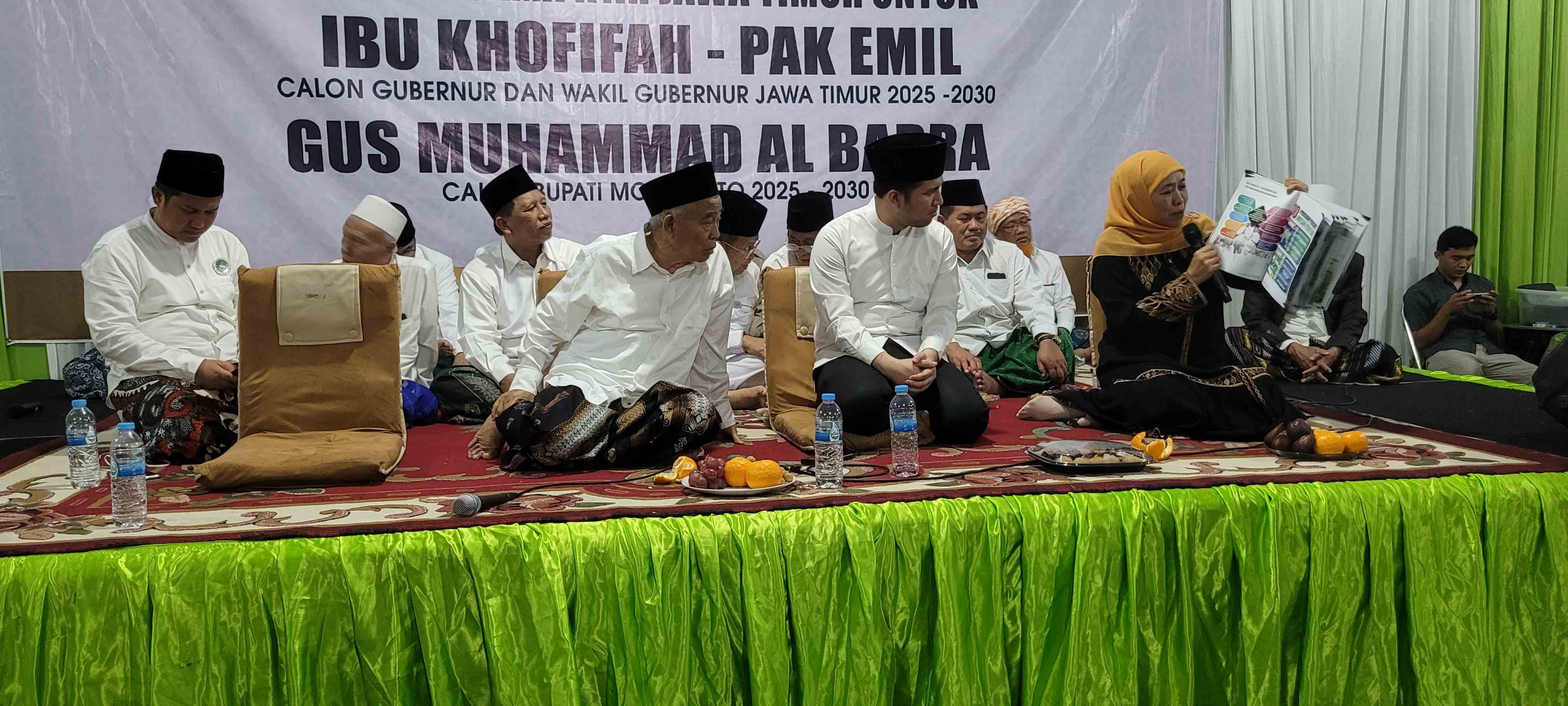 Prof Dr KH Asep Saifuddin Chalim, MA, dalam acara Walimatus Safar yang dihadiri para kiai dari 38 kabupaten dan kota se-Jawa Timur, di Pondok Pesantren Amanatul Ummah, Jalan Siwalankerto Utara, Surabaya, Rabu (5/6/2024) malam. Foto: MMA/bangsaonline