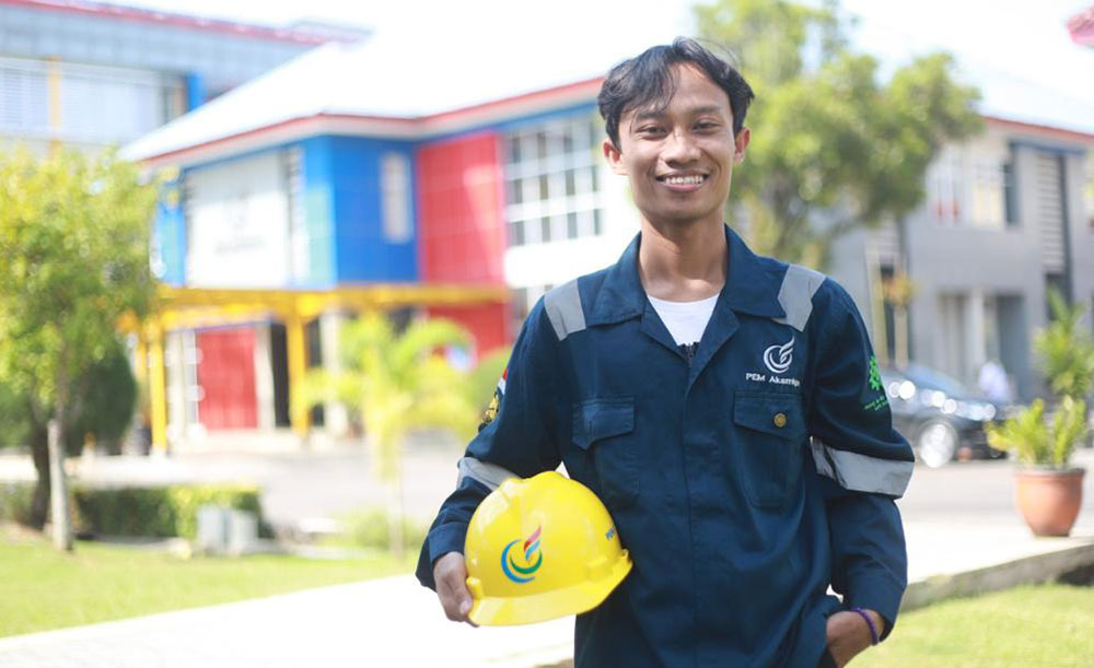 Puluhan Pemuda Ring Satu GRR Tuban Penerima Beasiswa Dikaryakan di Kilang Pertamina