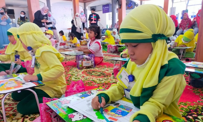
Peringatan HAN yang diselengarakan DAOP 8 PT KAI dengan lomba menggambar dan cerita edukatif.
