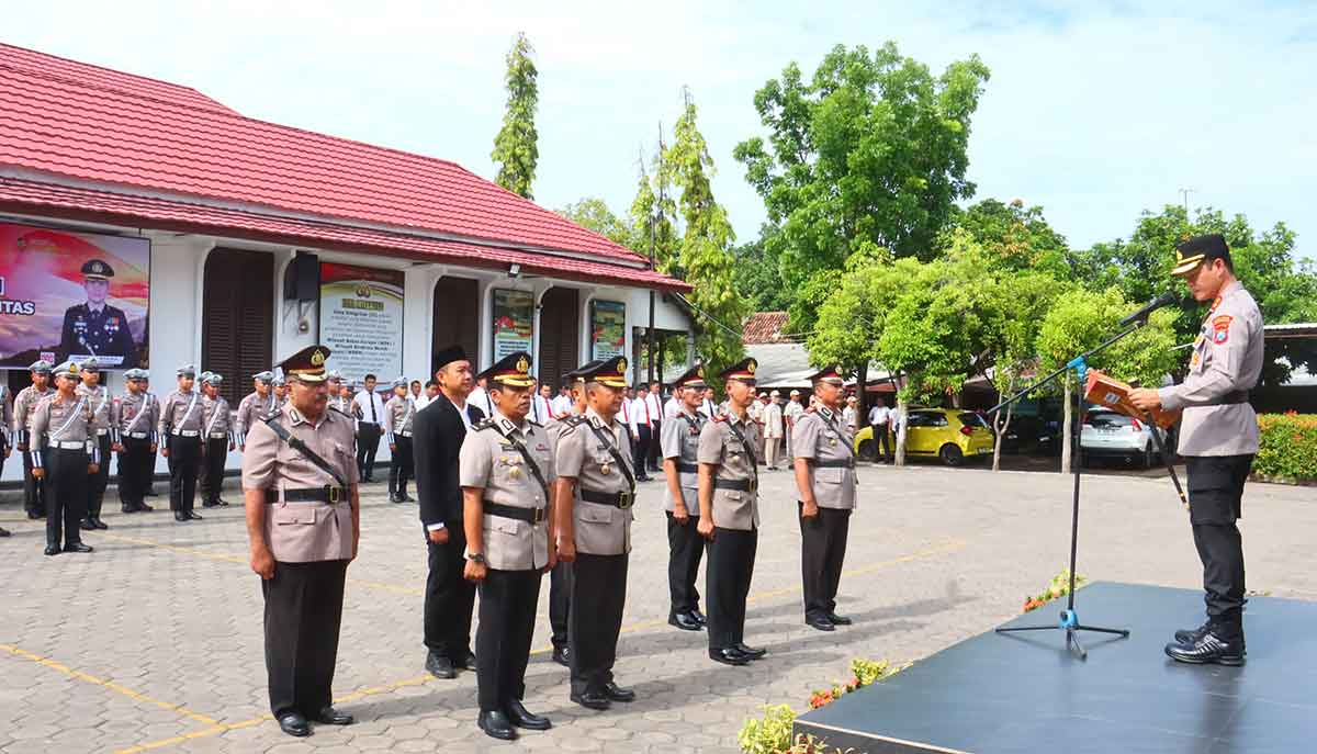 Apel serah terima jabatan di Mapolres Probolinggo Kota.