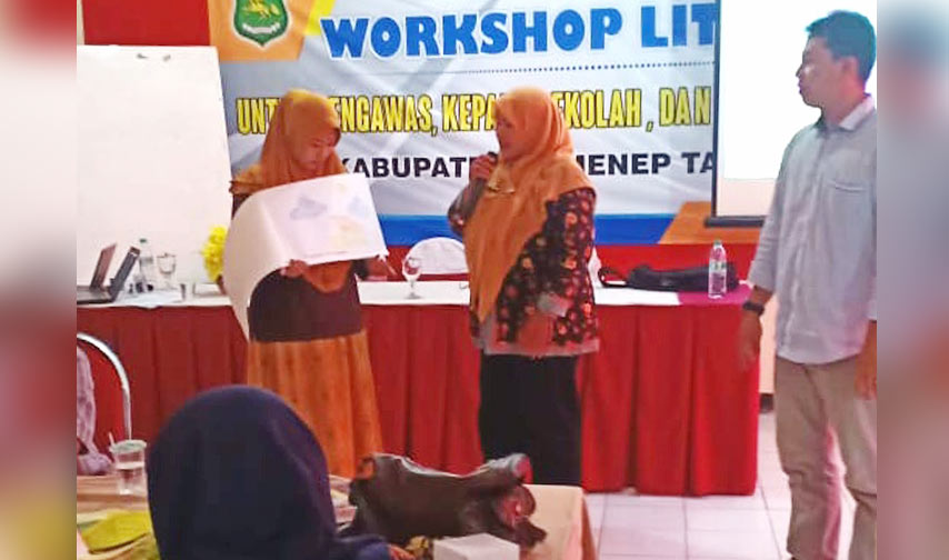 Workshop literasi bagi pengawas, kepala sekolah, dan guru SD ?disisipi permainan yang mengasyikkan dan menyenangkan.