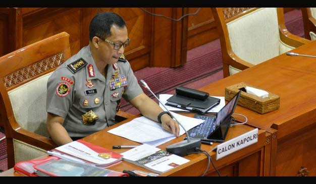 Calon tunggal Kapolri Komjen Pol Tito Karnavian saat mengikuti uji kelayakan dan kepatutan di Komisi III DPR RI, Kamis (23/6).