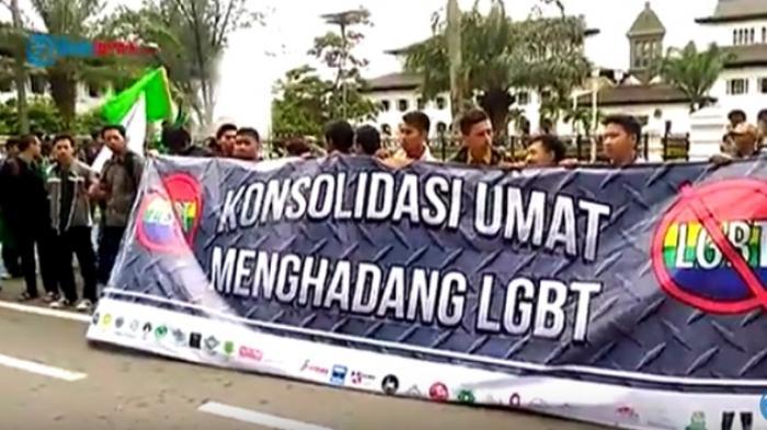 Aksi menolak LGBT di Indonesia