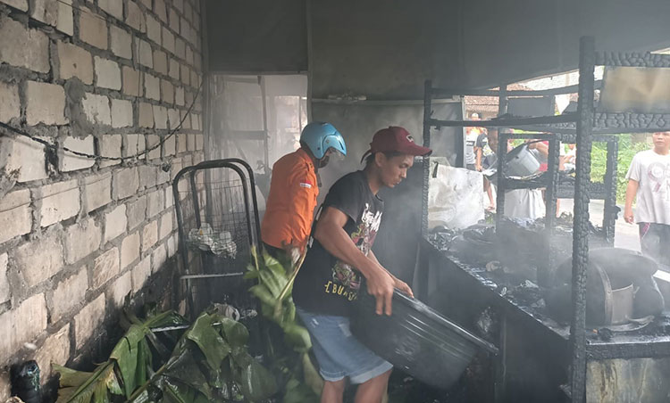 Berniat Memasak Bakso, Dua Kios di Tuban Hangus Terbakar