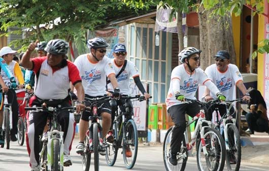 Jajaran Forpimda Banyuwangi dalam acara gowes bareng memeriahkan Tour de Bhayangkara Banyuwangi.