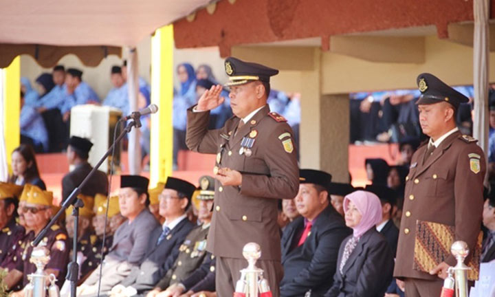 Pimpin Upacara Hari Pahlawan, Kajari Kediri Bacakan Amanat Mensos