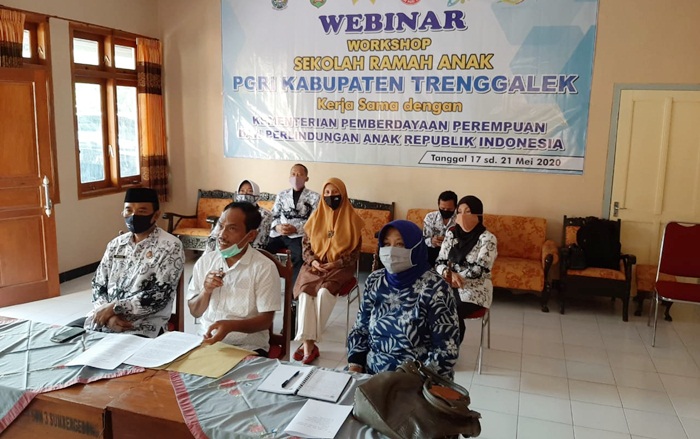 Webinar Workshop SRA di Kantor PGRI Trenggalek. foto: HERMAN/ BANGSAONLINE