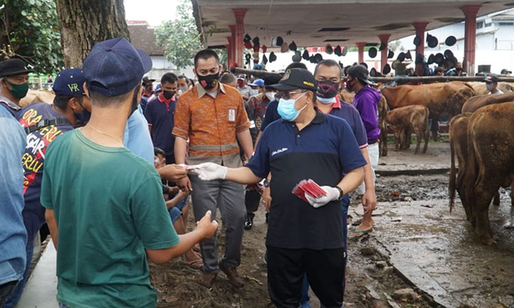 Rentan Jadi Pintu Masuk Covid-19, Wali Kota Blitar Pimpin Sidak di Pasar Hewan Dimoro