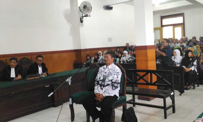 Guru "Cubit" Siswa Divonis 3 Bulan Kurungan 6 Bulan Percobaan