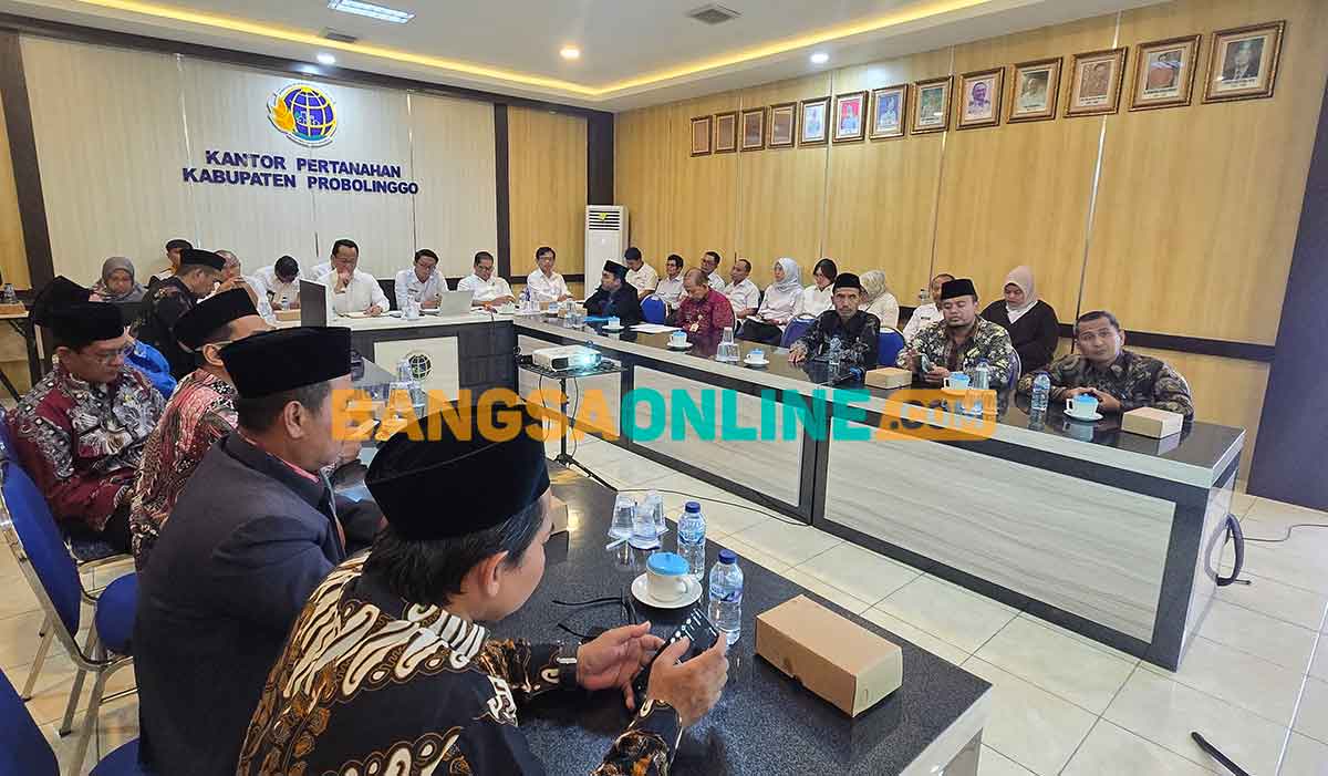 Rapat koordinasi dan evaluasi percepatan sertifikasi masal tanah wakaf di Kabupaten Probolinggo. Foto: ANDI SIRAJUDIN/BANGSAONLINE