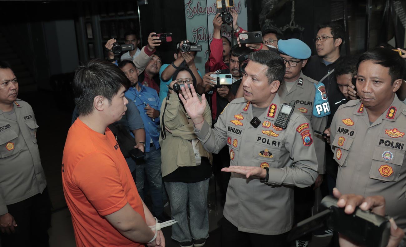 Raymond Enovan saat dimintai keterangan oleh Kapolresta Malang Kota Kombes Pol. Budi Hermanto.