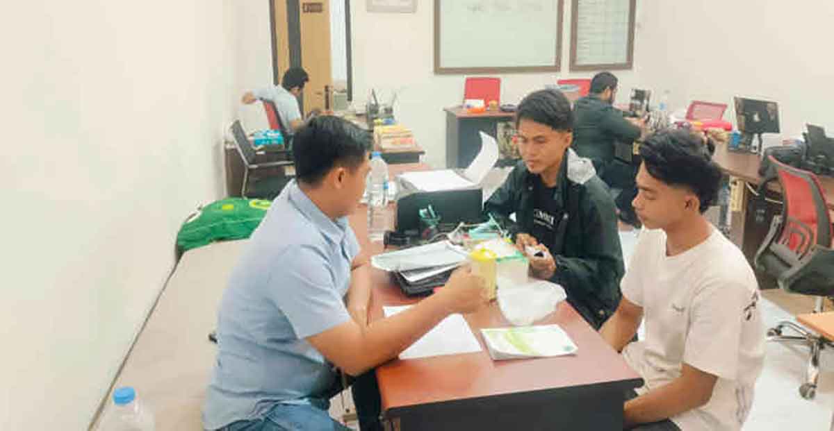 Sekjen Presma UIM saat melapor ke polisi.