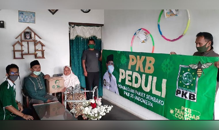 Peduli Warga Terdampak Covid-19, DPC PKB Kota Batu Salurkan 750 Paket Sembako