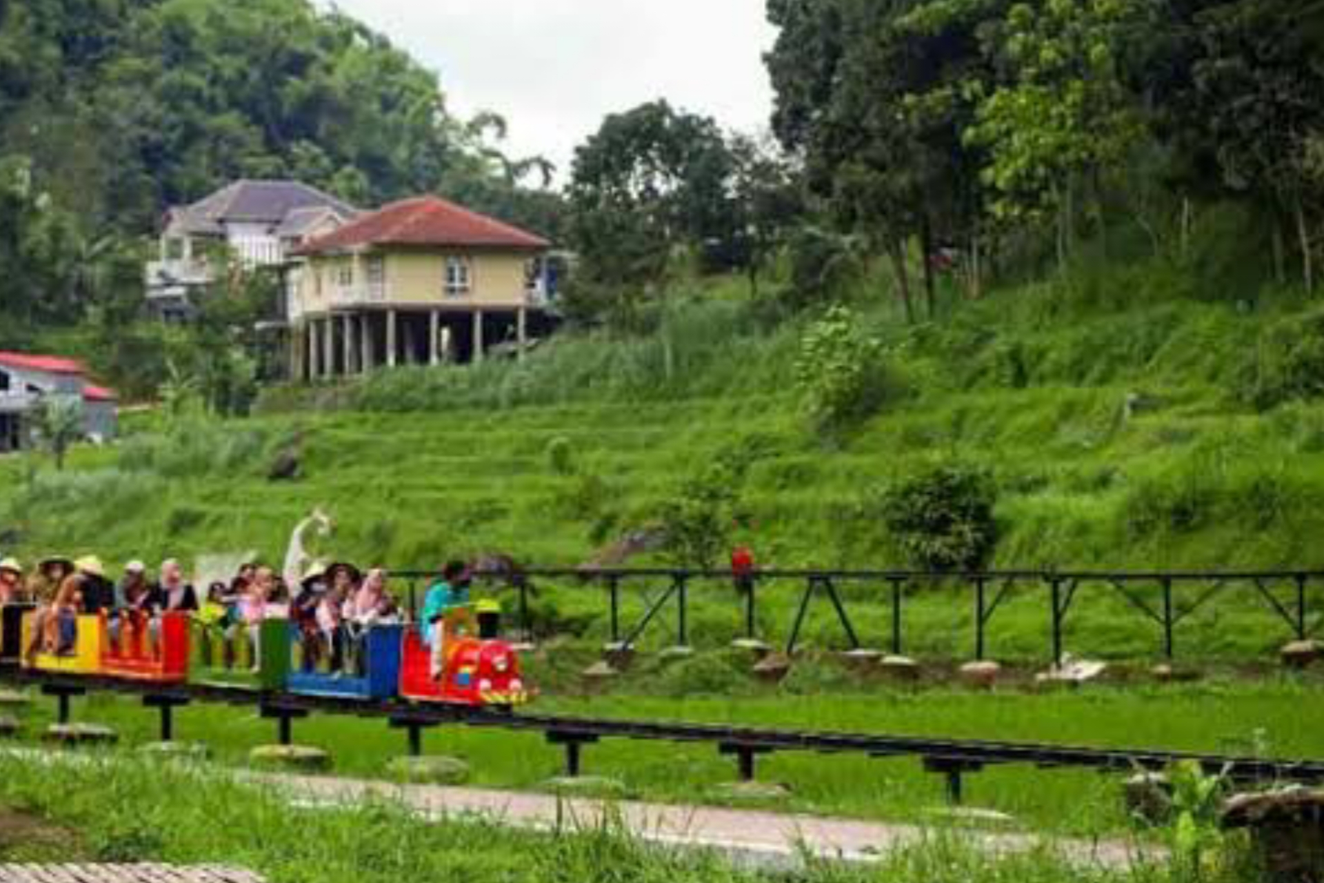 Tiket Wisata Tengah Sawah Sumber Gempong Trawas Mojokerto Bulan ini