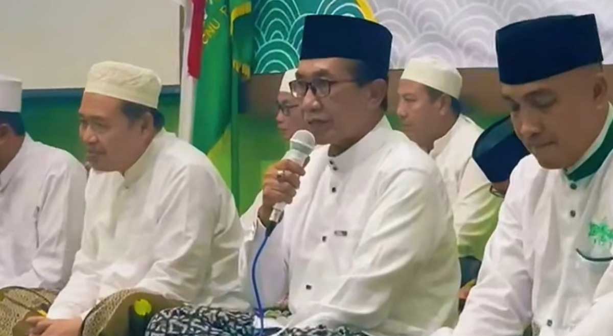 Bupati Pamekasan saat menyampaikan sambutan dalam peringatan Isra Mikraj dan Harlah NU ke-103.