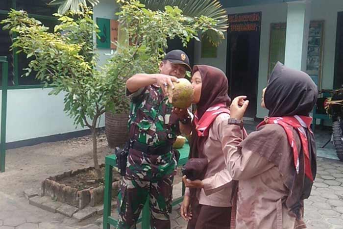 Pramuka Penegak putri di salah satu sessi diklat. 