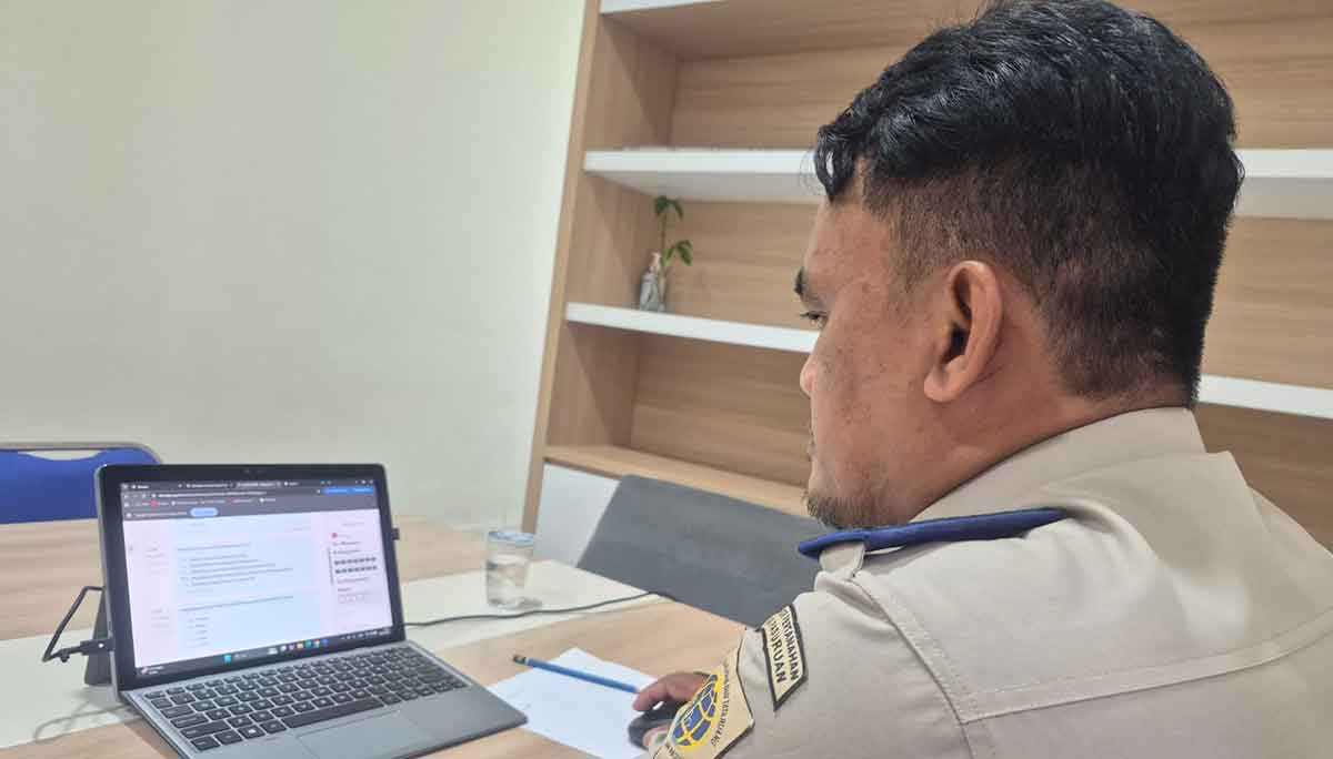 Salah satu pegawai Kantah Kabupaten Pasuruan saat mengikuti simulasi UPKP.