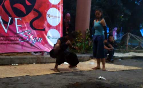 Pementasan salah satu teater asal Yogyakarta. foto: Ainur Rofiiqi/BANGSAONLINE