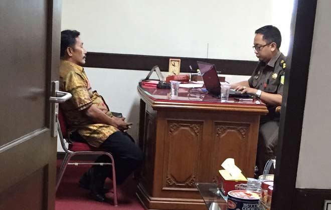 Nurhamin saat diperiksaan tim penyidik Kejati Jatim. foto: istimewa