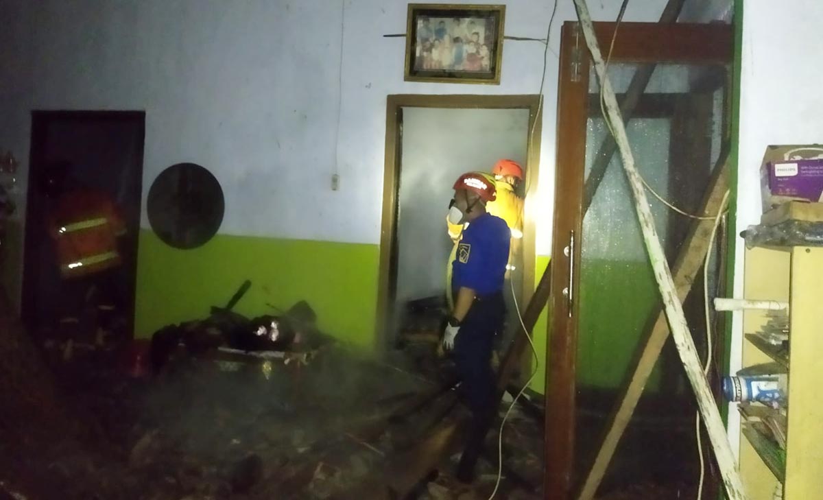Kondisi rumah korban usai dilalap api.