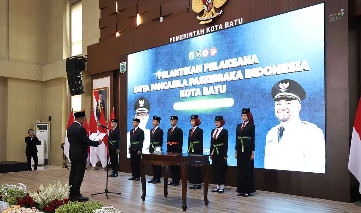 Wali Kota Batu Lantik 7 Duta Pancasila Paskibraka Indonesia Periode 2025-2029