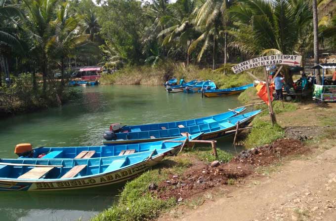 Pemandangan di salah satu DTW Pantai di Pacitan.