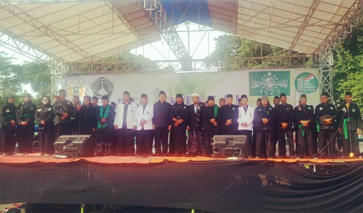 Pelantikan pengurus Pimpinan Wilayah Pagar Nusa Jawa Timur periode 2019-2024 di Parkir Timur Delta Plaza, Surabaya.
