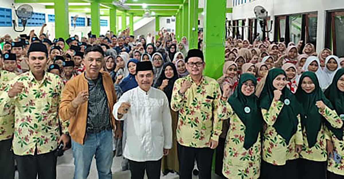 Seminar Hypno Learning di SMP Plus Ponpes Jauharul Maknun Gresik Bangkitkan Semangat Belajar