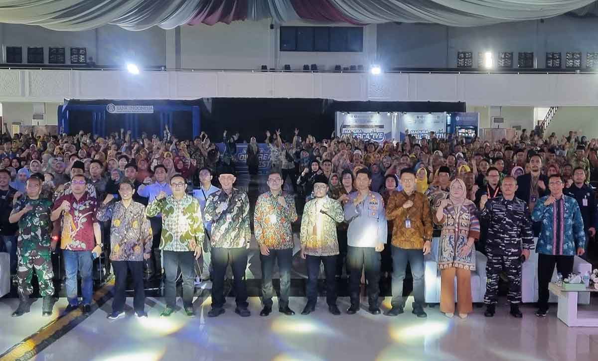 Foto bersama dalam Madura Digicreative Fest 2024.