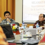 Wagub Jatim, Emil Elestianto Dardak saat memimpin Focus Group Discussion/FGD "Pemanfaatan Big Data untuk pengembangan Pelayanan Informasi Super Koridor (Permaisuri)" di Gedung Rektorat ITS, Sukolilo, Surabaya. foto: ist